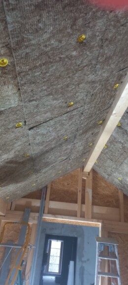 Mise en oeuvre isolation laine de roche en plafond à Viry 74520
