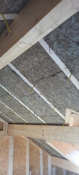 Mise en oeuvre isolation laine de roche en plafond à Viry 74520